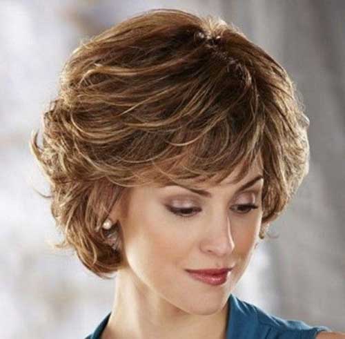 Fashionable Short Hairstyles for Older Women Above 40 and 50