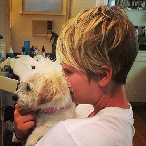 Kaley Cuoco Cute Pixie Hairstyles