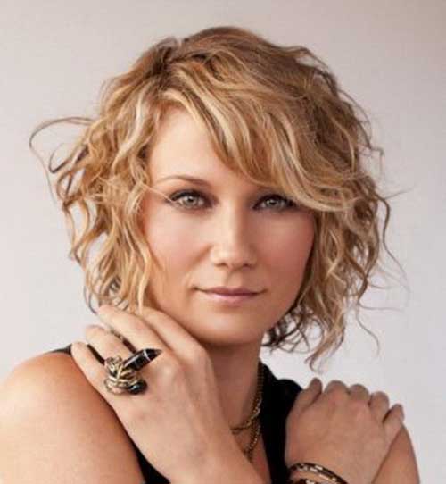 Hairstyles for Short Curly Hair-16