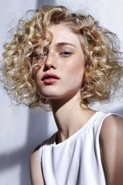 Short Curly Hairstyles for Women-9