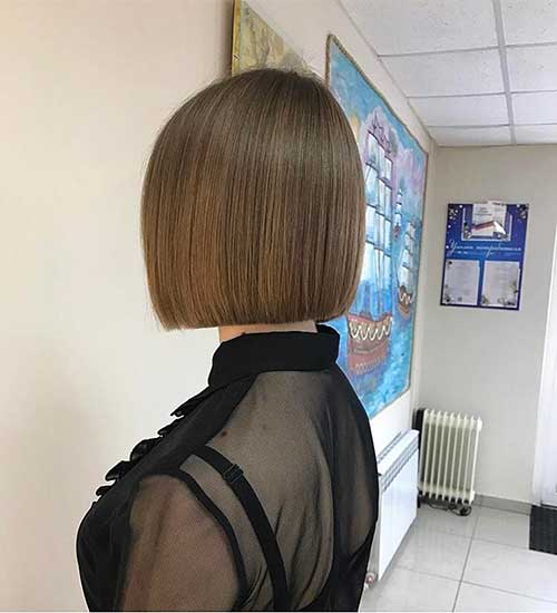 Short Straight Hairstyles - 23