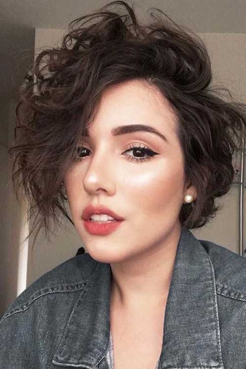 Short Haircuts for Rounded Face