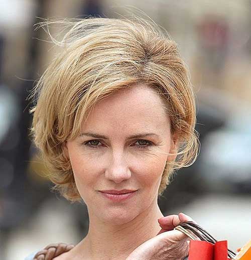 Short Cute Hairstyles for Over 40-18