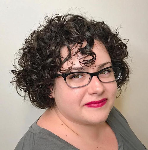 Short Curly Hair For Round Face